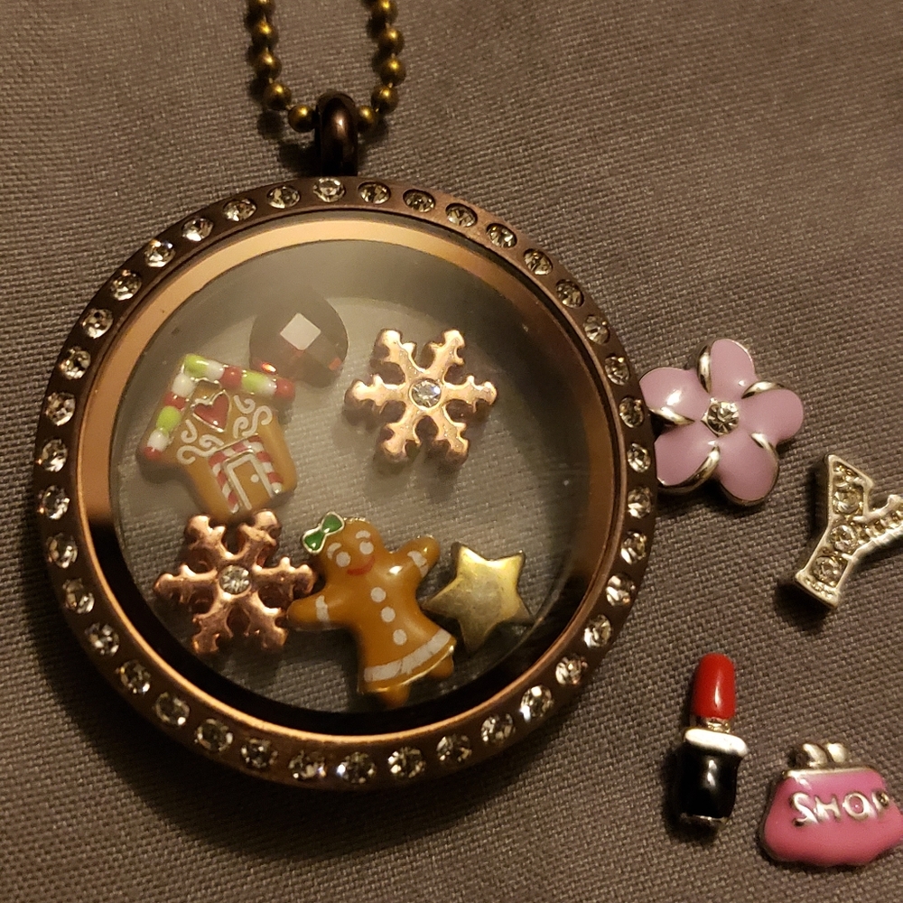 Chocolate sparkling locket